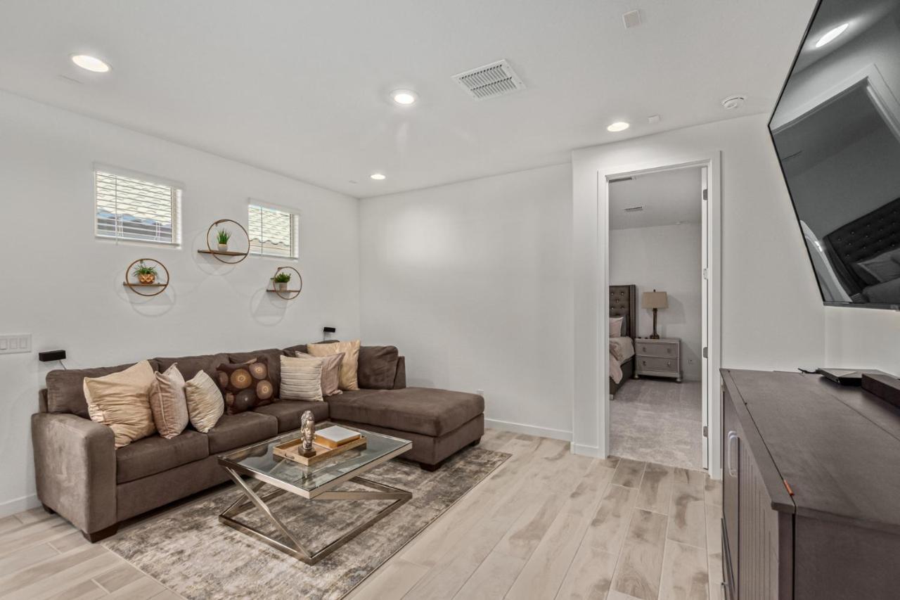 At Your Service - Modern Amenities, Urban Location, Sophisticated Style Phoenix Exterior photo